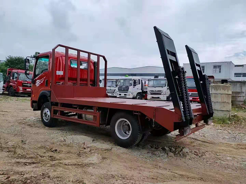 國六重汽王牌藍牌平板運輸車