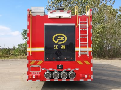 國六  18T奔馳8x4泡沫消防車