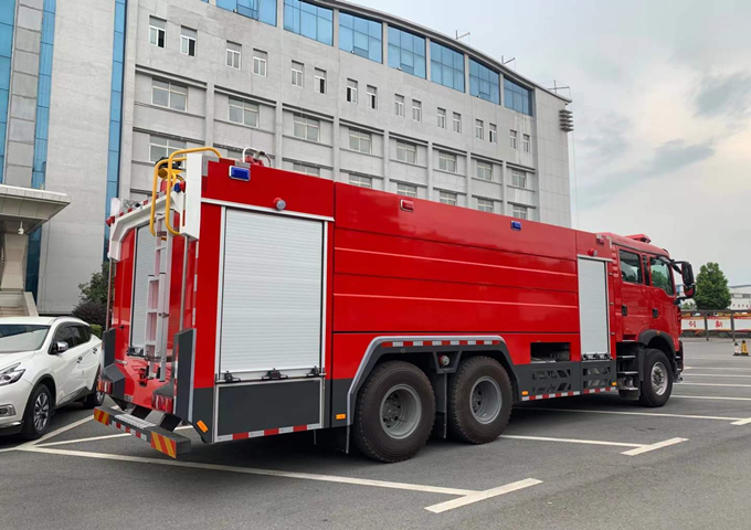 16噸重汽泡沫消防車