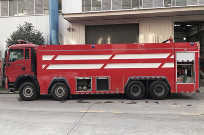 國六   24噸豪沃8x4泡沫消防車