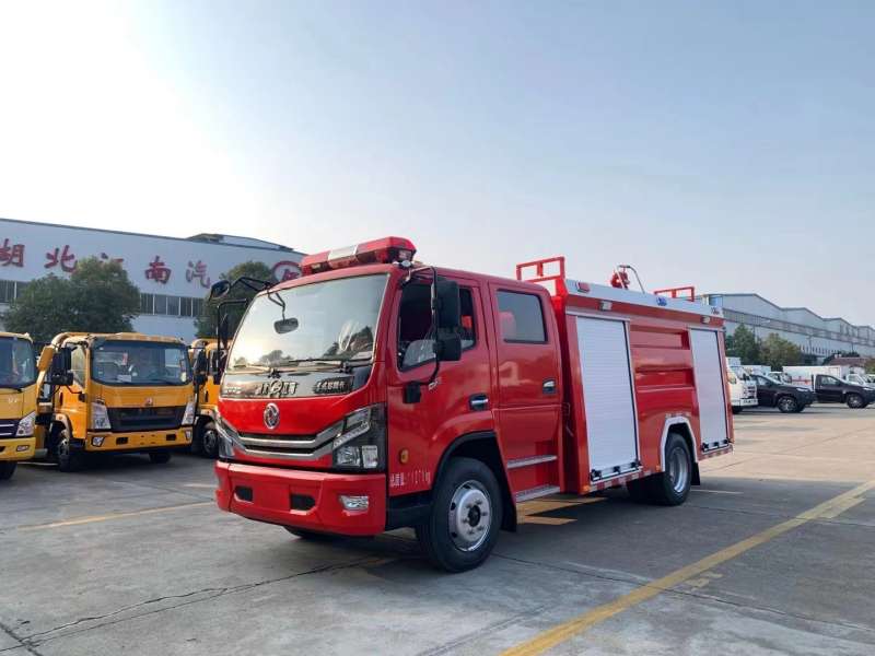 東風5噸水罐消防車